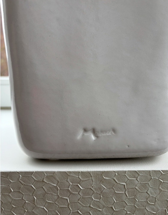 Image 1 of Vase/pot design MOBACH blanc avec plante