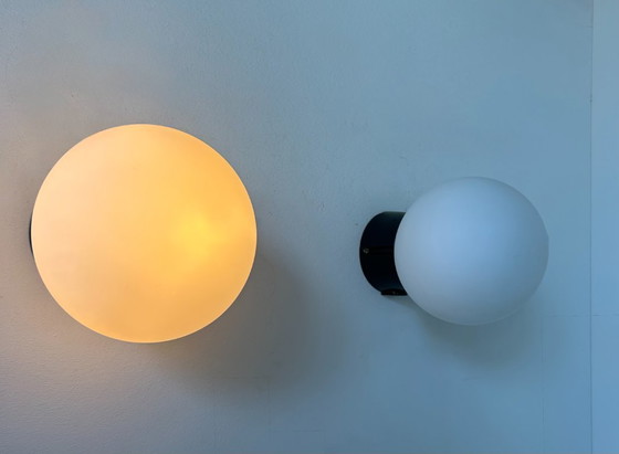 Image 1 of Coppia di applique vintage Raak, opalina e bachelite, Paesi Bassi 1970