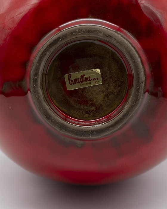 Image 1 of Raro jarrón de cerámica Ernestine Cannon de mediados de siglo, de color rojo intenso brillante, Salerno, Italia.
