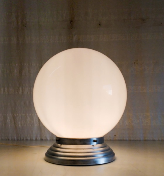 Image 1 of XXL-Tischleuchte aus opalisierendem Glas, 30 cm Durchmesser – Mitte des 20. Jahrhunderts