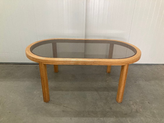 Image 1 of Table de salle à manger ovale en rotin et bambou avec plateau en verre fumé, 1970