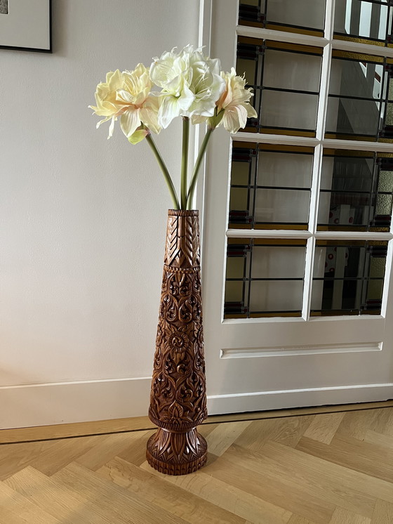 Image 1 of Vaso in legno intagliato a mano d'epoca