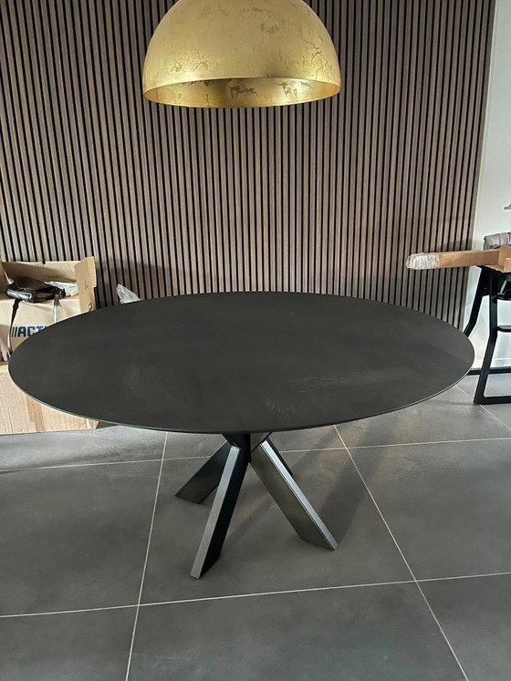 Image 1 of Table Du Sud eettafel, donkerbruin, rond 150 cm