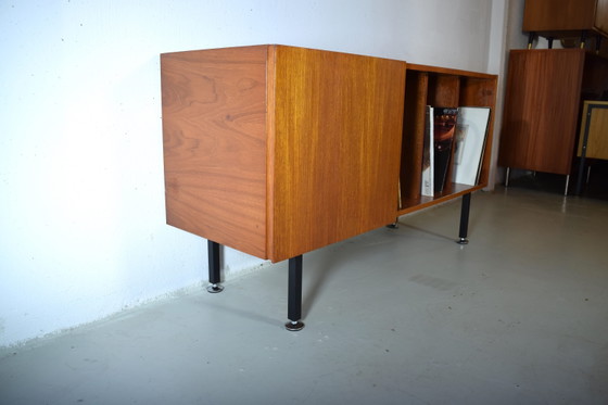 Image 1 of Vintage teakhouten vinylplatenkast/dressoir in mid-century stijl.