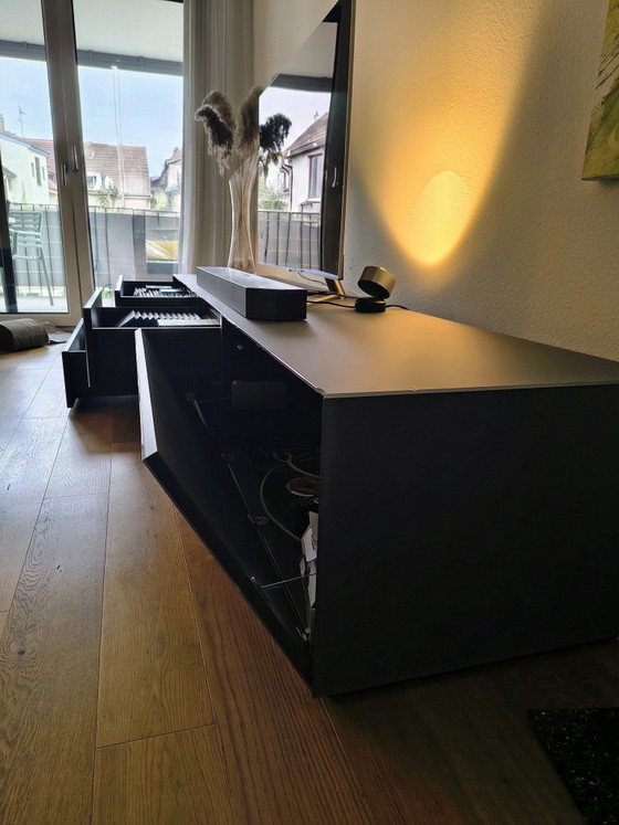 High-end TV stand made by a carpenter / 260cm / Grey & satin glass / Original price 3,800 euros – TV furniture (photo 4 of 8)