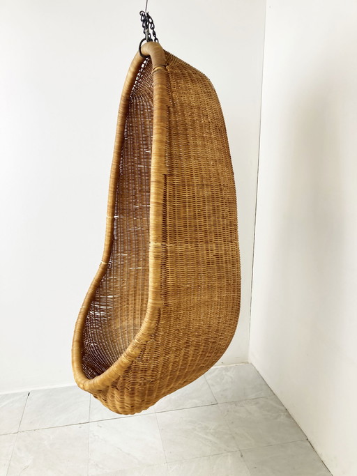Chaise à œufs suspendue