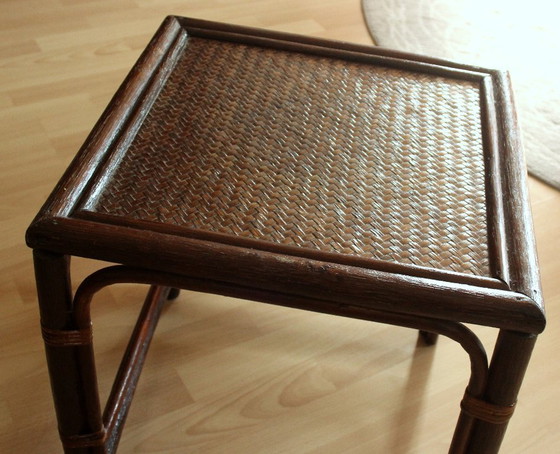 Image 1 of Charmante petite table d'appoint/support à plantes en rotin, bambou et bois, style vintage