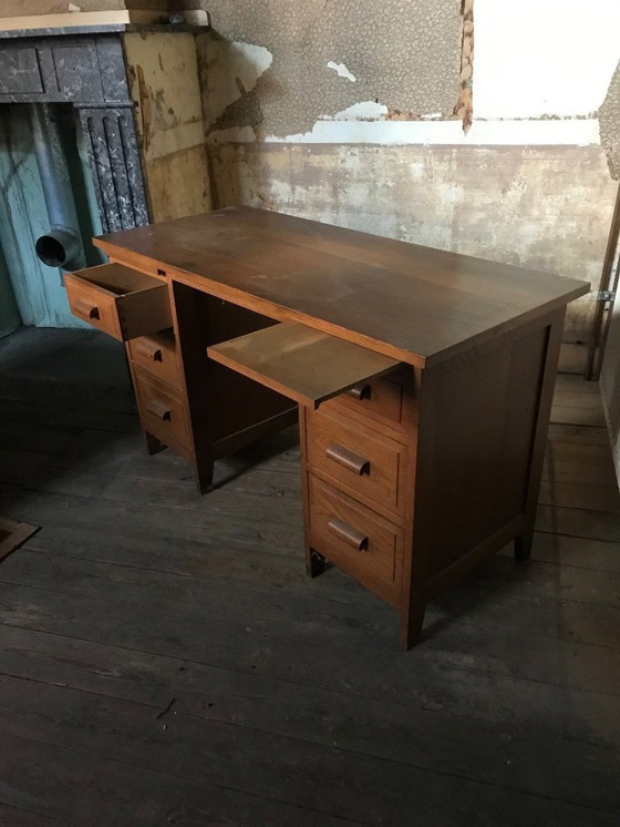 Image 1 of klassischer Holzschreibtisch für junge Leute