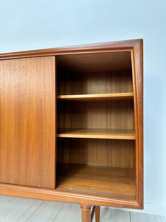 Image 1 of Dänisches Teak-Highboard aus den 1960er Jahren von Axel Christensen für ACO Møbler – Mid-Century-Schrank mit Schiebetüren