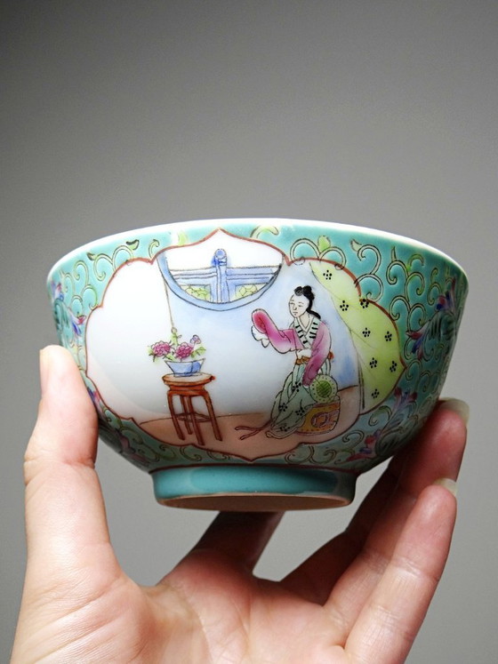 Image 1 of Jingdezhen famille rose fine porcelain Chinese bowl, decorated with ladies, 1960s