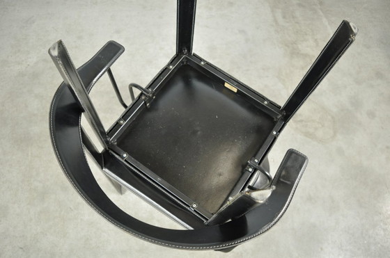 Image 1 of Italiaanse postmoderne vintage leren eettafelstoelen, 1980s