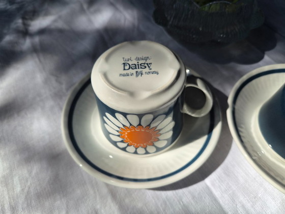 Image 1 of 2 tazze e piattini Daisy di Figgjo Flint, Norvegia. Design di Turi Gramstad Oliver. Anni '60.