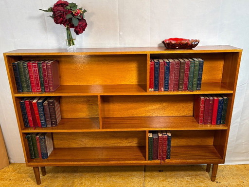 Mid Century Retro Teak Bookcase Circa 1960 Danish Design Scandinavian Influence British Quality   A stylish and practical 
