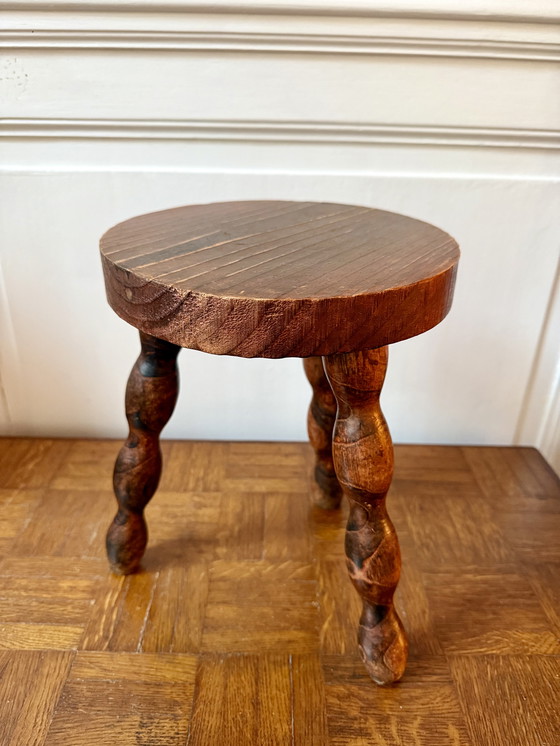 Image 1 of Taburete trípode de madera torneada