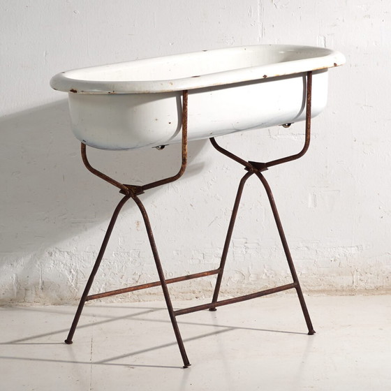 Antique bathtub in enamelled iron – Central Europe, circa 1950 #3 – Decorative Objects, Industrieel (photo 4 of 40)