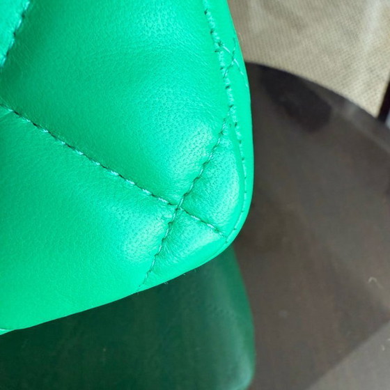 Image 1 of Borsa Chanel Classic Flap Jumbo - Doppia patta 30 cm in pelle di agnello trapuntata verde con finiture argentate, serie 16