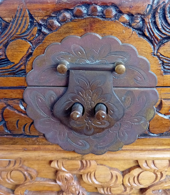 Baule cinese in canfora intagliato vintage – Armadi contenitori, Legno, Ottone (photo 10 of 15)