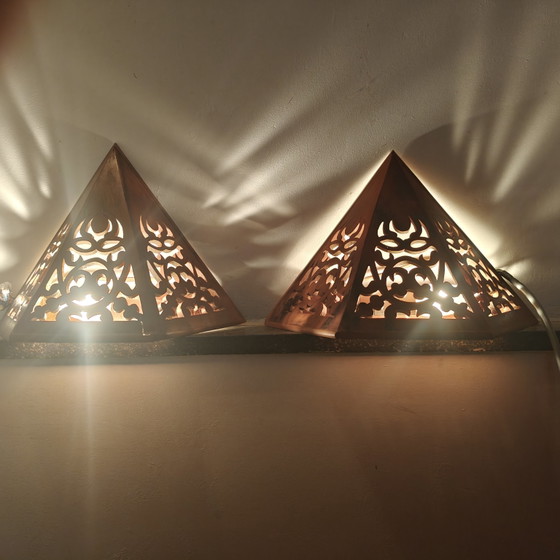 Image 1 of Authentieke vintage handgesneden houten wandlampen – set van 2