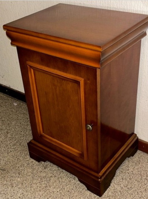 armoire en bois de cerisier