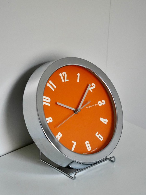 Image 1 of Vintage Siso & Co wandklok – jaren 70 popart oranje & chroom – Duits uurwerk