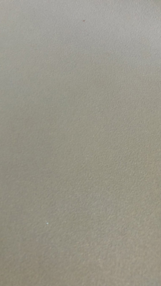 Image 1 of set van 2 grijze, comfortabele design-stoelen van het merk vitra. in goede staat