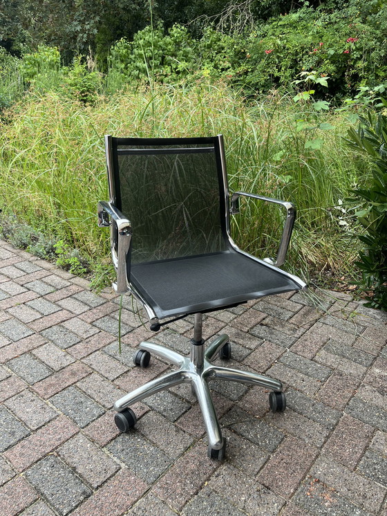 Image 1 of Luxy Nulite office chair