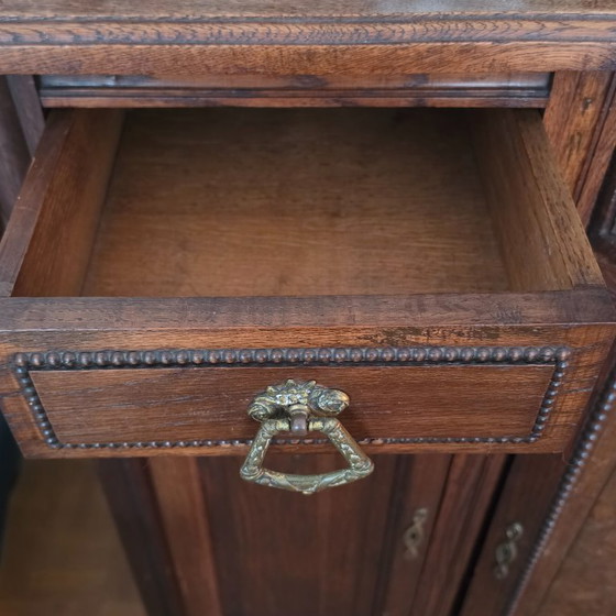Image 1 of Bellissima credenza/vetrina antica in legno di quercia con vetro intagliato.