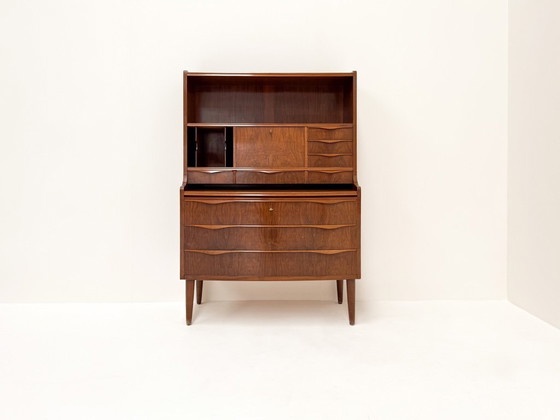 Image 1 of Erling Torvits Notenhouten secretaire met golvend front, Denemarken, jaren 60