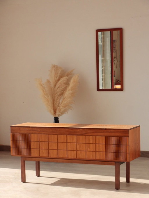 HMV 2351 Vintage Vinyl Draaitafel – 70s Engelse Audiokast