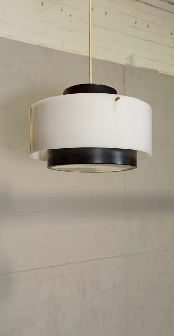 Image 1 of Lampada a sospensione moderna di metà secolo in bianco e nero