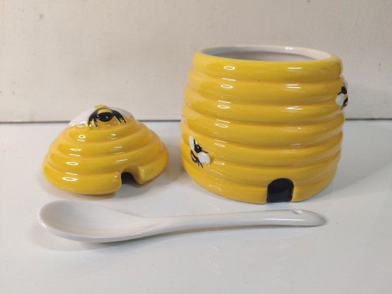 Image 1 of 4 "beehive" cups with lids + 1 "beehive" sugar bowl
