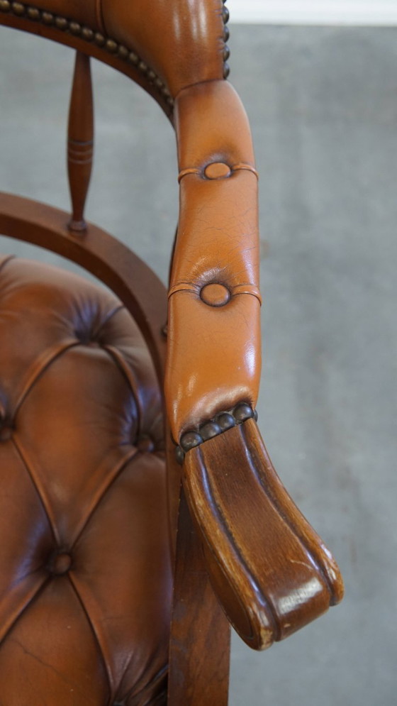 Image 1 of Sedia da ufficio Chesterfield classica in pelle bovina e legno in stile inglese