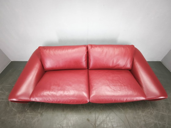 Image 1 of Divanotti Italienisches freistehendes Zweisitzer-Sofa aus rotem Leder