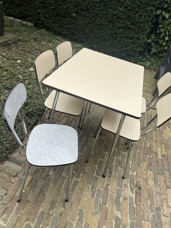Image 1 of Formica-Esstisch und Stühle