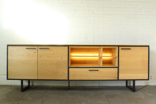 Démo modèle Xooon buffet design 240cm avec éclairage type Belo.