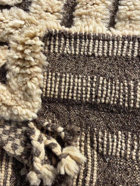 Image 1 of Small Handmade Moroccan Mrirt Wool Rug 100x160 cm– White Minimal Geometric Design 