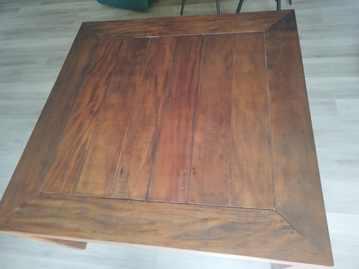 Solid wood dining table – robust quality – immediately available