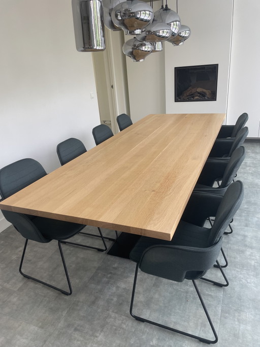Floating dining table, custom-made, oak.