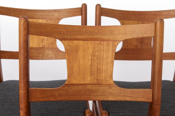 Quattro sedie da pranzo in legno con rivestimento grigio, Tessile, Marrone, Mid Century Modern (foto 2 di 12)