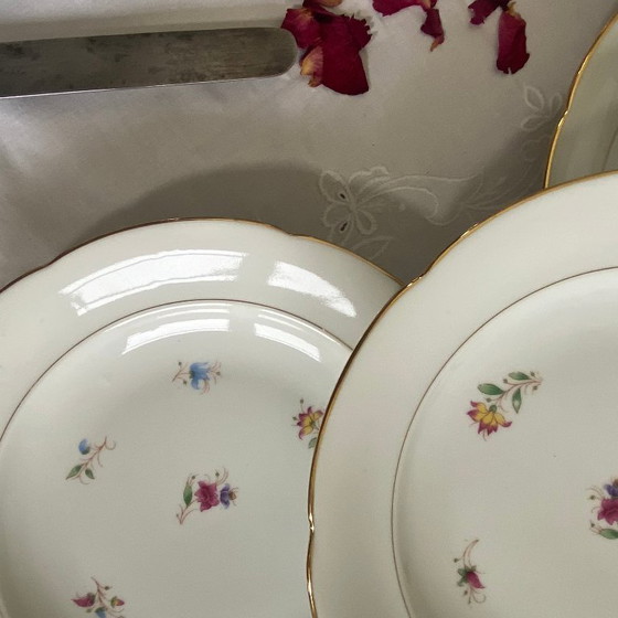 Image 1 of 6 platos hondos antiguos de porcelana con flores y dorados, P L Limoges