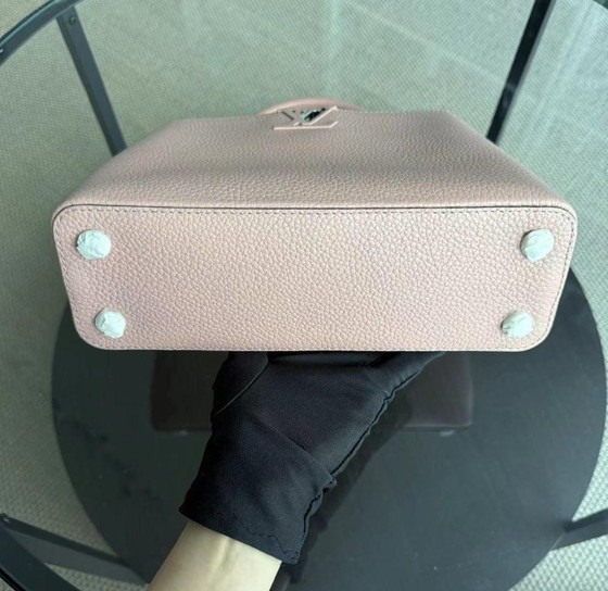 Image 1 of LOUIS VUITTON CAPUCINES - BB CUIR DE VEAU TAURILLON ROSE JASMIN FERMOIR ARGENTÉ