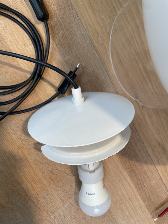Image 1 of Große opalglasierte Tischlampe