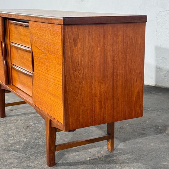 Credenza britannica in teak con ante scorrevoli, anni '60 – Credenze, Legno (photo 15 of 16)