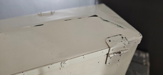 Image 1 of Vecchia scatola di trasporto in metallo