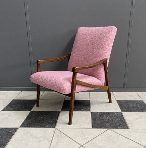 Roze Fauteuil van Jiri Jiroutek jaren 60 opnieuw bekleed in Bouclé Roze – Textile, Wood, Vintage