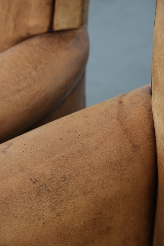 Image 1 of 2 x Subtiele vintage schapenleren fauteuil met een mooie lichte kleur