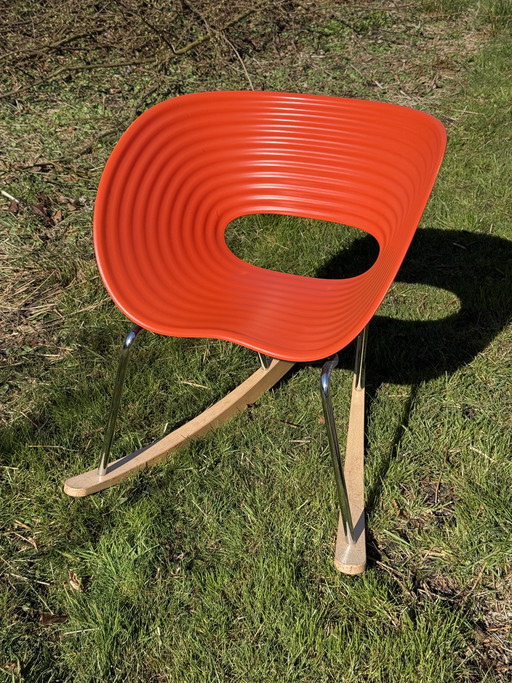 Sedia a dondolo Tom Vac, rossa su cromo con base in legno di faggio