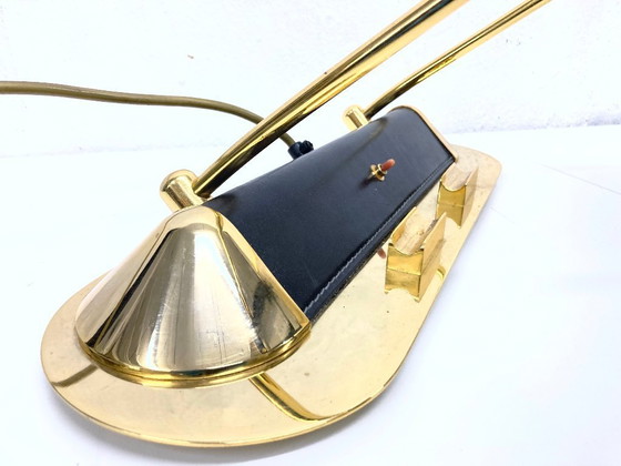 Image 1 of Lampada da tavolo design anni '80 in metallo placcato oro e pelle