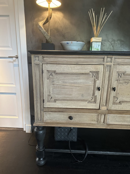 Aparador antiguo con un toque moderno