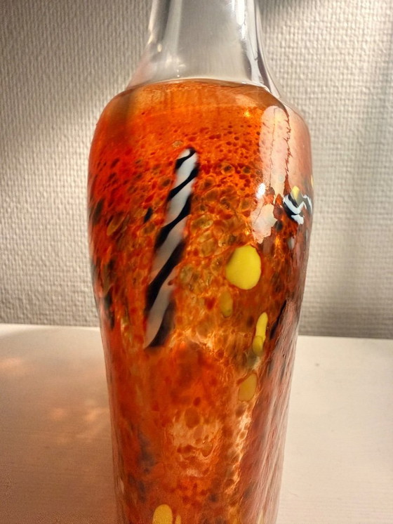 Image 1 of Vase signé Kosta Boda « Satellite » par Bertil Vallien - Grands Confettis Rouges (Modèle 89715)